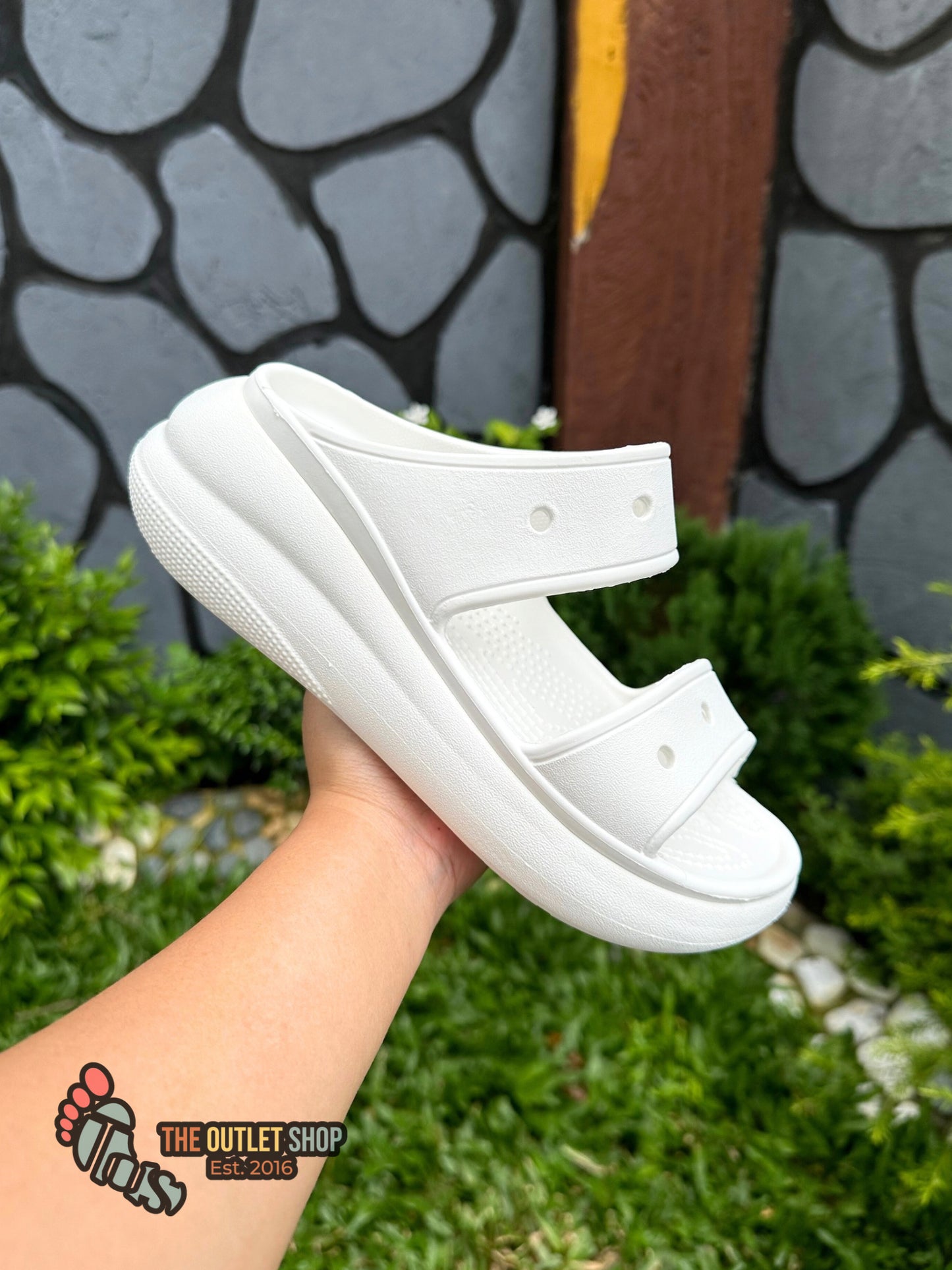 Crush Sandals white color